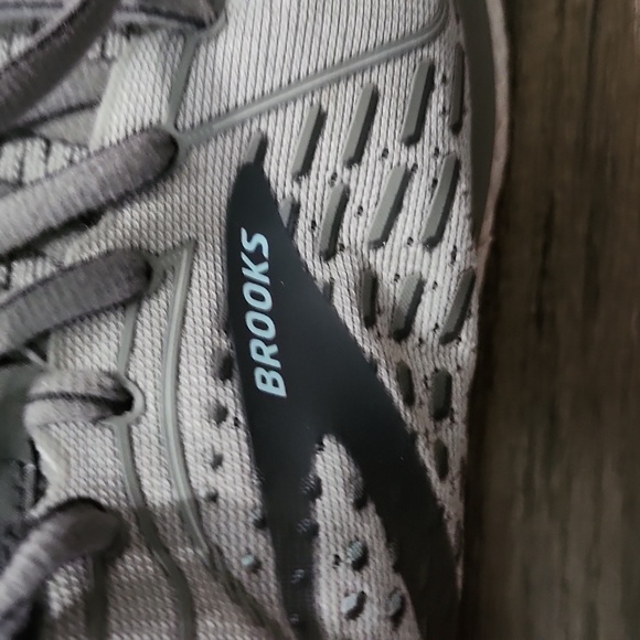 Brooks Adrenaline Running Shoe Sneakers size 9.5 Gray - Picture 5 of 7